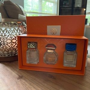 Tory Burch Gift Set of 3 (7ml) perfumes.